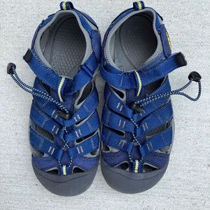 Keen closed toe and heel sandals excellent condition.  Runs big